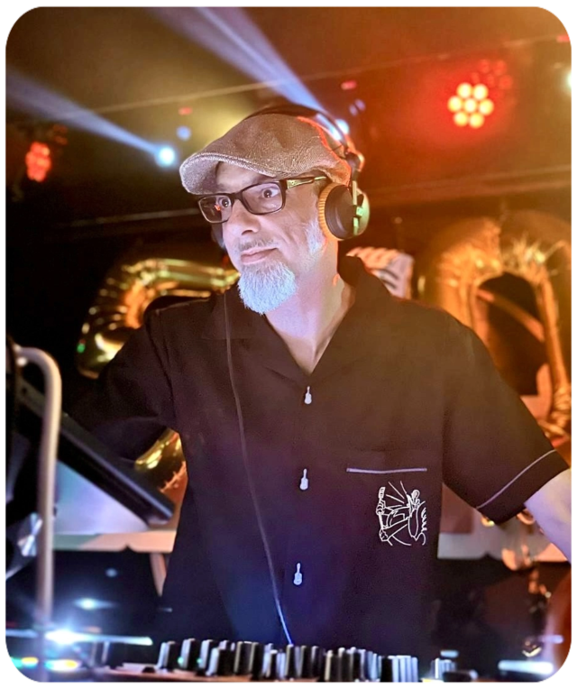 http://www.zitros.de/ueber-dj-zitros.html