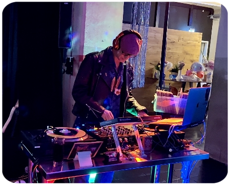 DJ Zitros mit Vinyl Option